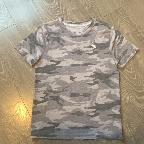 2 Tshirts and a zip up hoodie Abercrombie kids - Picture 2 of 5